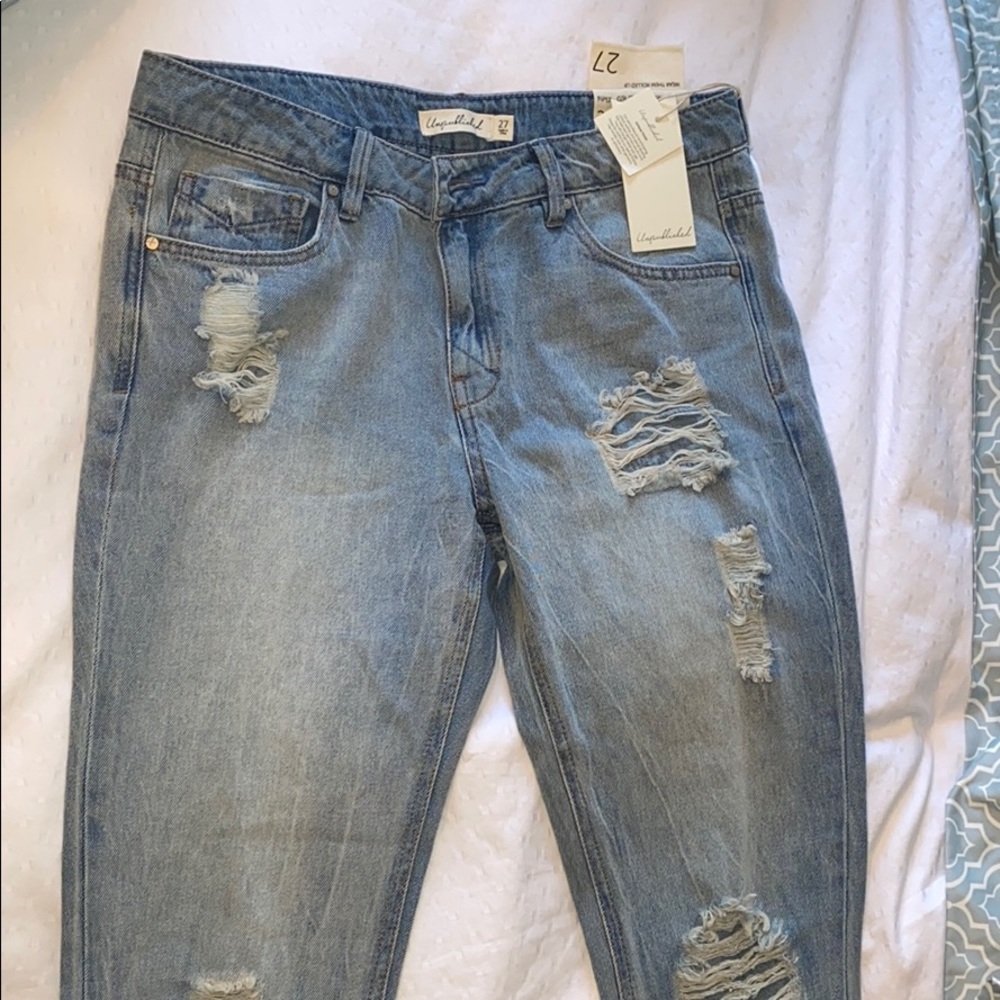 BRAND NEW light washed ripped jeans